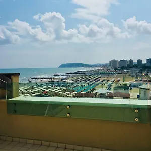 residenza-levante-riccione-47843.emilia-romagnahotels.net/